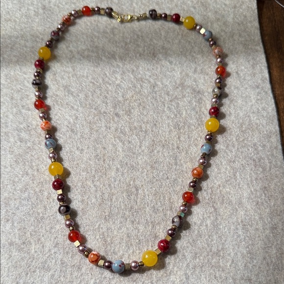 Elegant Multicolor Beaded Necklace - Picture 2 of 8
